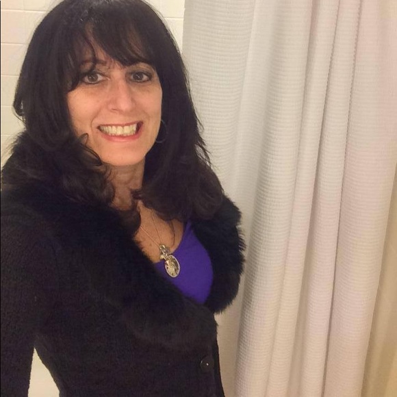 I am a creative and a designer. Lolasocean.etsy.com for one of a kind originals - Picture 2 of 3